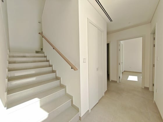 Exclusive | Brand New | Big Layout | Vacant, picture 8