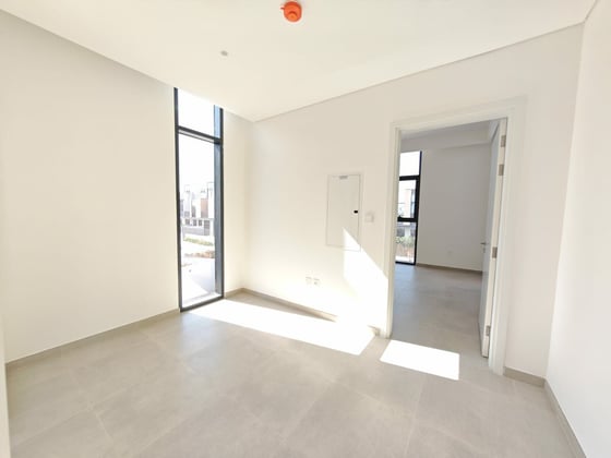 Exclusive | Brand New | Big Layout | Vacant, picture 13