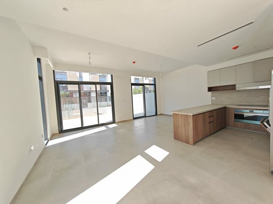 Exclusive | Brand New | Big Layout | Vacant, picture 1