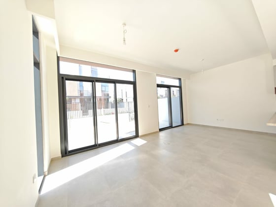 Exclusive | Brand New | Big Layout | Vacant, picture 5