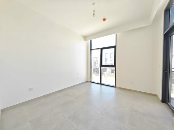 Exclusive | Brand New | Big Layout | Vacant, picture 10