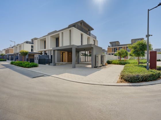 Brand New | Corner Unit | Beautifully Landscaped, picture 2