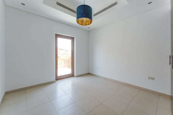 Unique Architecture | Spacious | Huge Garden, picture 16