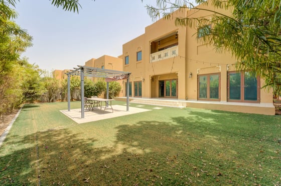 Unique Architecture | Spacious | Huge Garden, picture 1