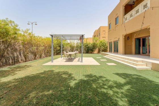 Unique Architecture | Spacious | Huge Garden, picture 2