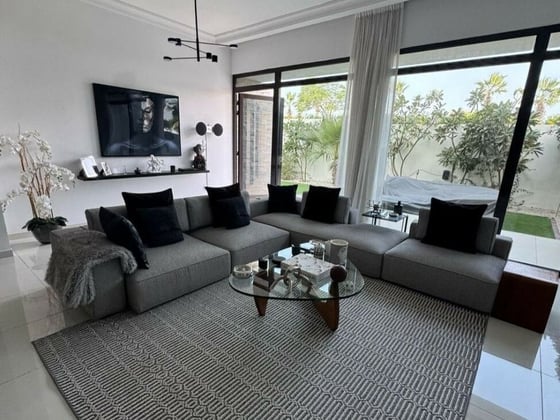 Elegant Villa | Landscaped Garden | Vacant, picture 12