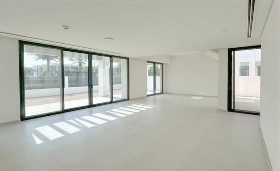 Brand New | Vacant | Contemporary Elegance, picture 2