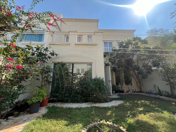 Landscaped Garden | Ready to Move | Spacious, picture 1