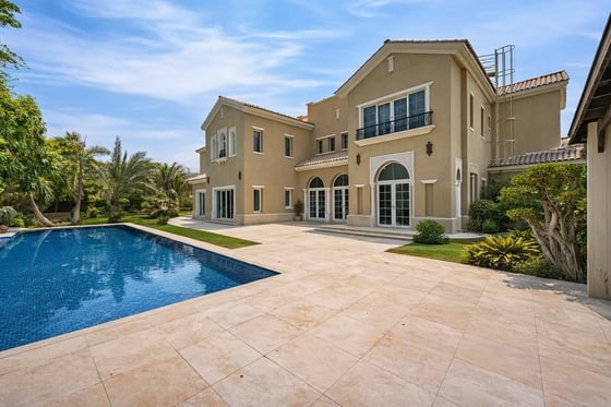 Elegant  |  Luxury  Villa  |  Huge  Plot, picture 1