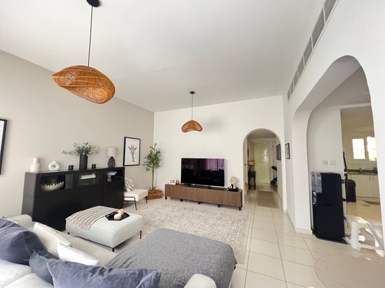 Landscaped | Unfurnished | Available May, picture 2