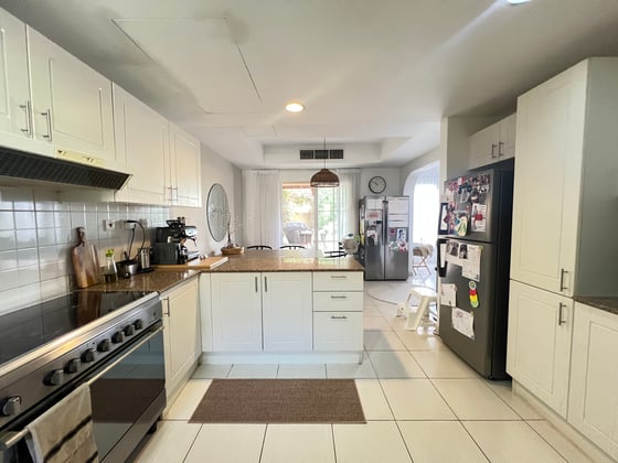 Landscaped | Unfurnished | Available May, picture 6