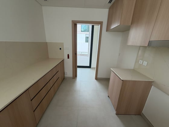 Brand New  |  Backing Park  |  Spacious., picture 4