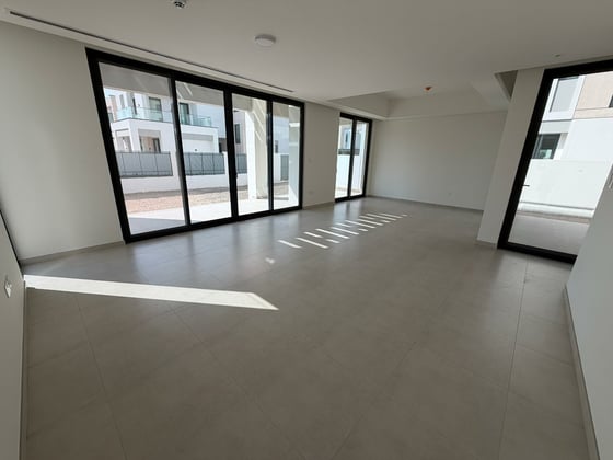 Brand New  |  Backing Park  |  Spacious., picture 8
