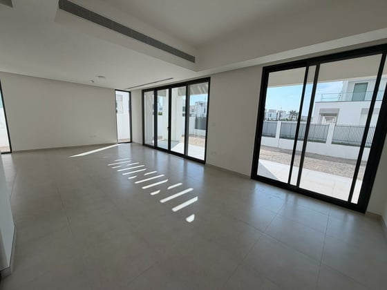 Brand New  |  Backing Park  |  Spacious., picture 5