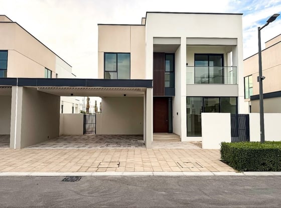 Brand New  |  Backing Park  |  Spacious., picture 2