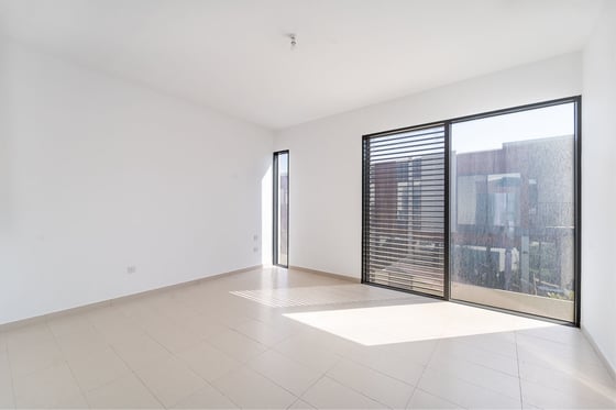 Vacant Now | Spacious Layout | Great Location, picture 9