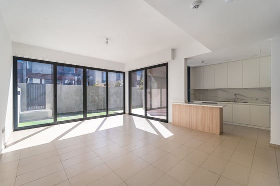 Vacant Now | Spacious Layout | Great Location, picture 2