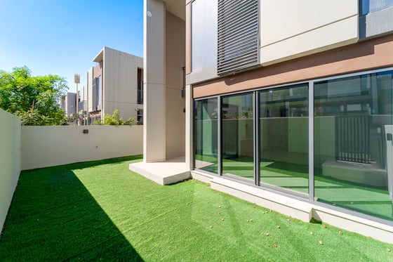 Vacant Now | Spacious Layout | Great Location, picture 8