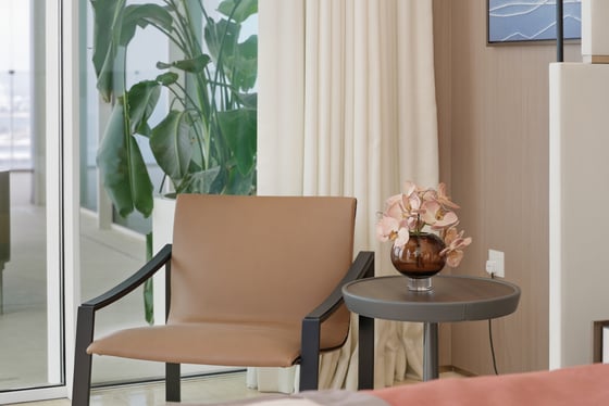 ** Elegant Beachfront Living | Bluewaters View **, picture 6