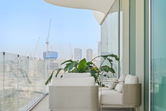 ** Elegant Beachfront Living | Bluewaters View **, picture 12