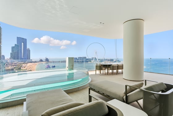 ** Elegant Beachfront Living | Bluewaters View **, picture 1