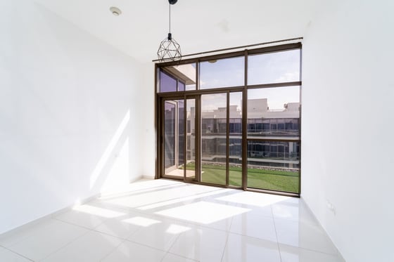 Golf View | Real Unit | Top Floor | Vacant, picture 2