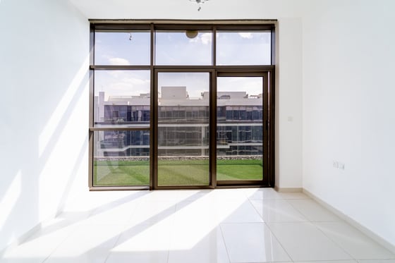 Golf View | Real Unit | Top Floor | Vacant, picture 3