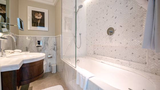 Spacious apartment in Downtown with Burj Khalifa view, picture 15