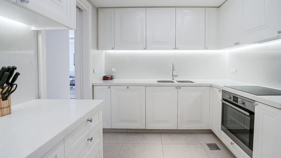 Spacious apartment in Downtown with Burj Khalifa view, picture 7