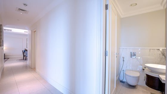 Spacious apartment in Downtown with Burj Khalifa view, picture 18