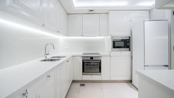 Spacious apartment in Downtown with Burj Khalifa view, picture 6