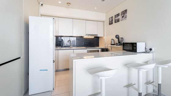 Exceptional apartment in DIFC with Burj and Sea view, picture 5