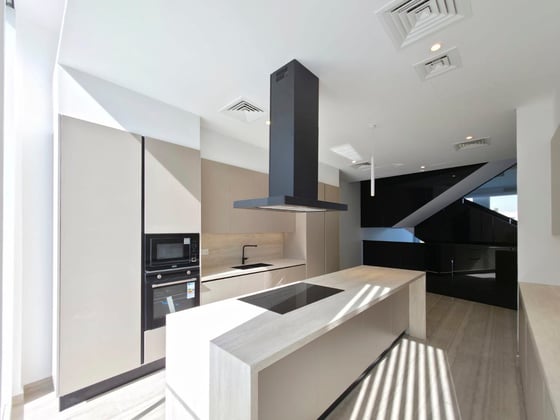 A Lagoon-Facing Ixora Residence with Burj Khalifa Views, picture 4