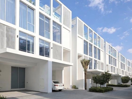 A Lagoon-Facing Ixora Residence with Burj Khalifa Views, picture 1