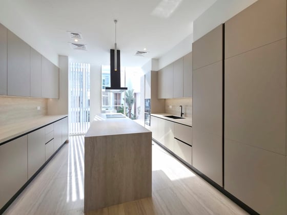 A Lagoon-Facing Ixora Residence with Burj Khalifa Views, picture 5