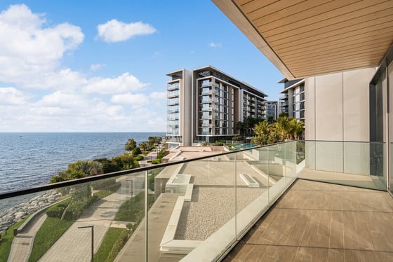 Seaside Sophistication | Breathtaking Sea View, picture 3