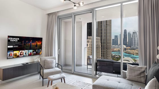 Upgraded apartment in Downtown with spectacular view, picture 4