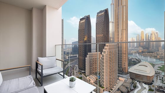Upgraded apartment in Downtown with spectacular view, picture 2