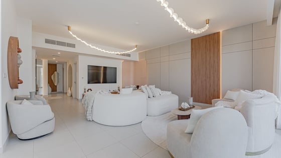 Spacious villa in Dubai South with lagoon view, picture 5