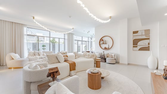 Spacious villa in Dubai South with lagoon view, picture 3