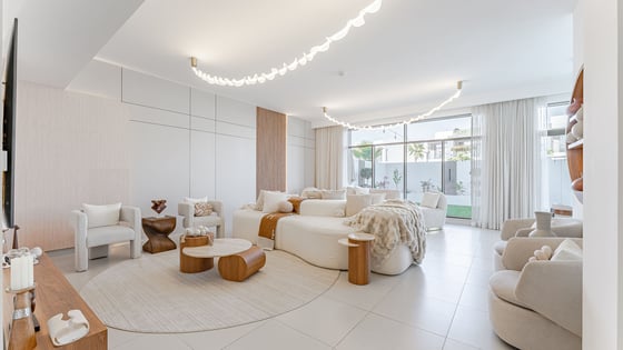 Spacious villa in Dubai South with lagoon view, picture 2