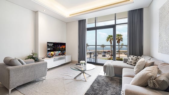 Exclusive apartment in Palm Jumeirah with sea view, picture 1
