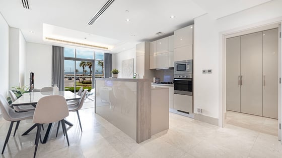 Exclusive apartment in Palm Jumeirah with sea view, picture 6
