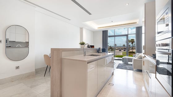 Exclusive apartment in Palm Jumeirah with sea view, picture 7
