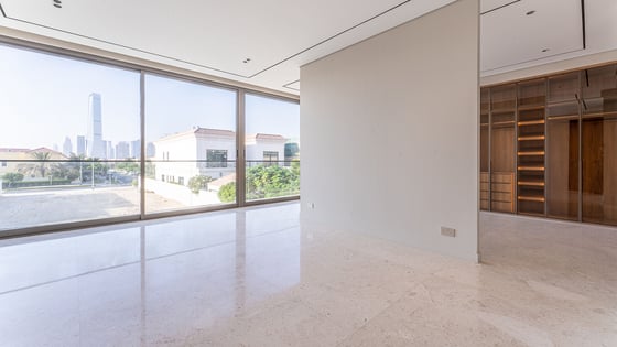 Premium and sleek villa in Jumeirah Park with maids room, picture 16