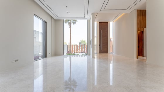 Premium and sleek villa in Jumeirah Park with maids room, picture 15