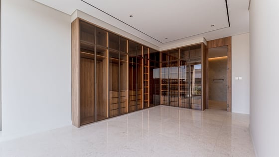 Premium and sleek villa in Jumeirah Park with maids room, picture 18