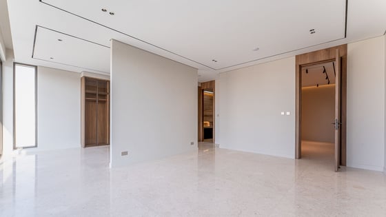 Premium and sleek villa in Jumeirah Park with maids room, picture 17