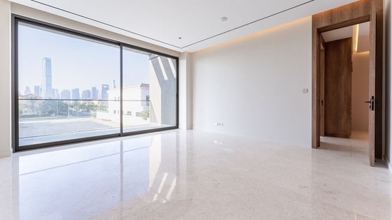 Premium and sleek villa in Jumeirah Park with maids room, picture 12