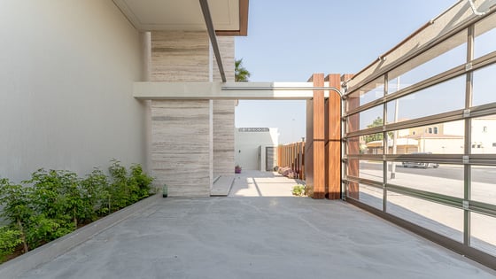 Premium and sleek villa in Jumeirah Park with maids room, picture 23